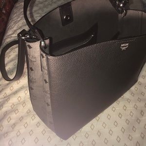 PRE-OWNED MCM CROSSBODY BAG‼️